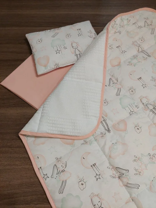 Комплекти за бебешка количка Комплект за количка ЛЕТЯЩИ ЗАЙЧЕТА в цвят пудра и вафлено пике