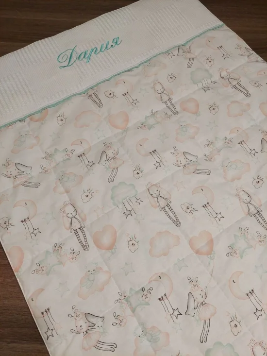 Бебешки одеяла Персонализирано одеяло ЛЕТЯЩИ ЗАЙЧЕТА в цвят мента